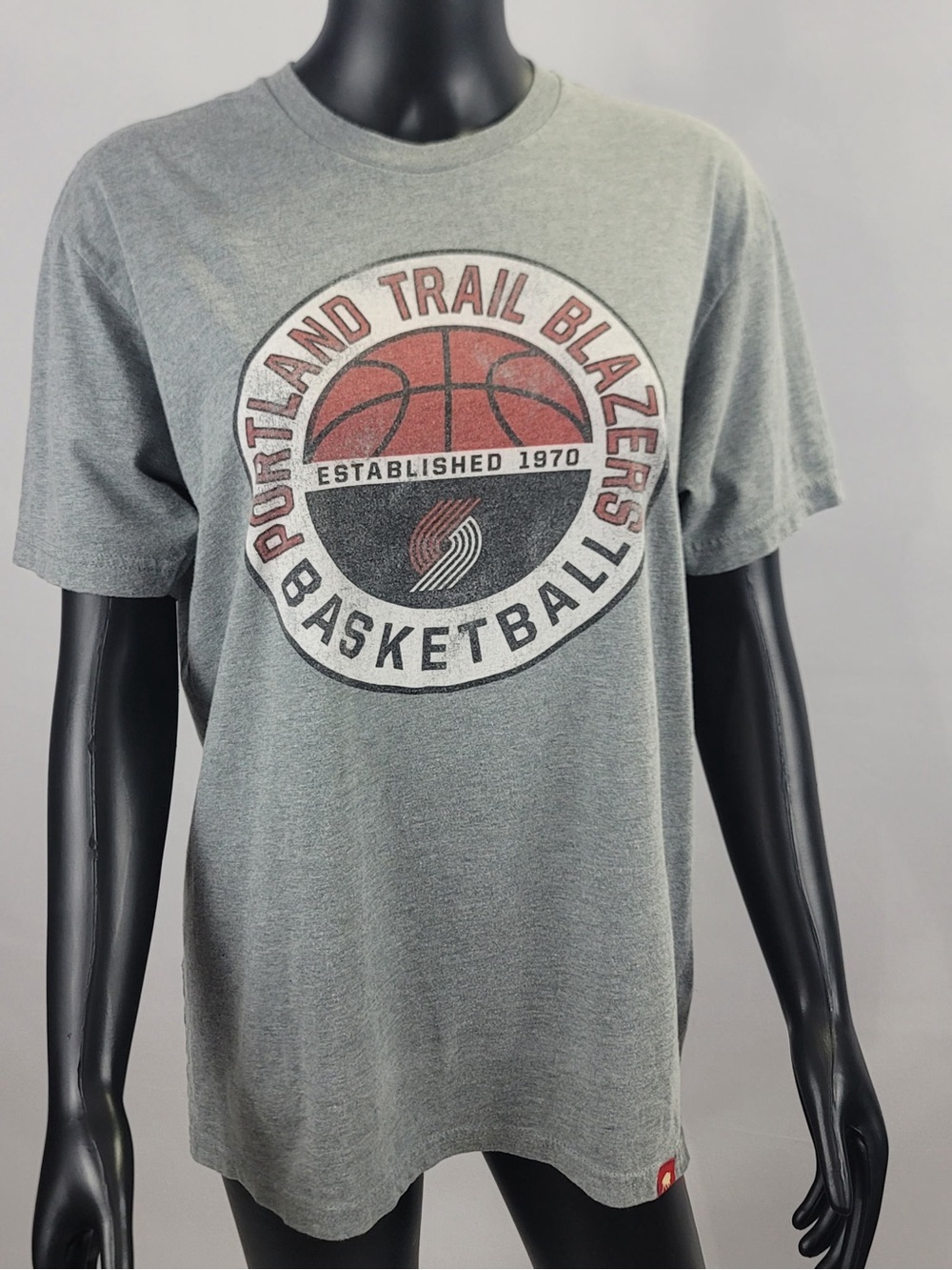 Size Large PORTLAND TRAIL BLAZERS BASKETBALL Gray Logo Tee